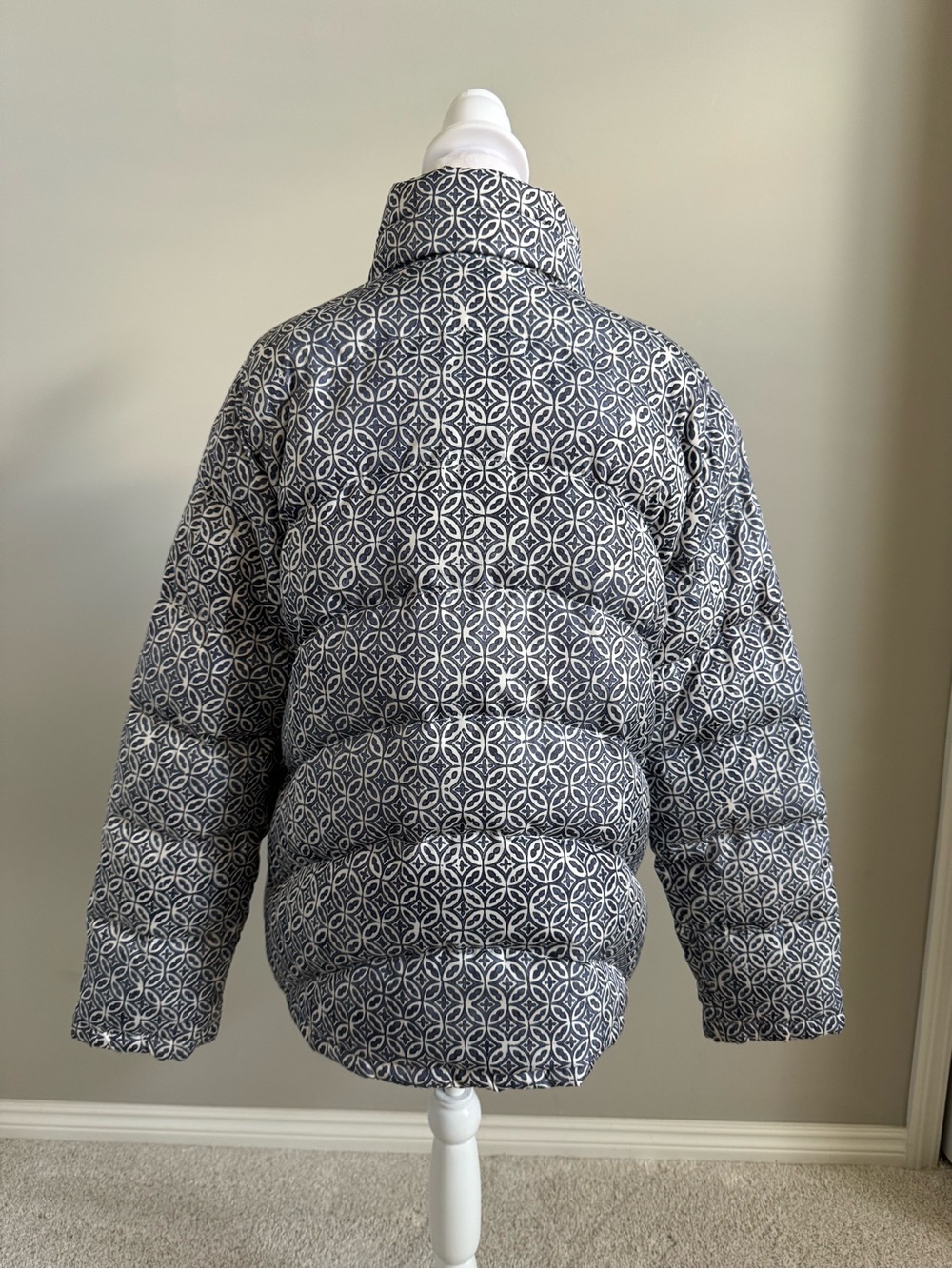 Lands’ End Women's Quilted Pattern Puffer Jacket - Navy/White - Picture 3 of 8